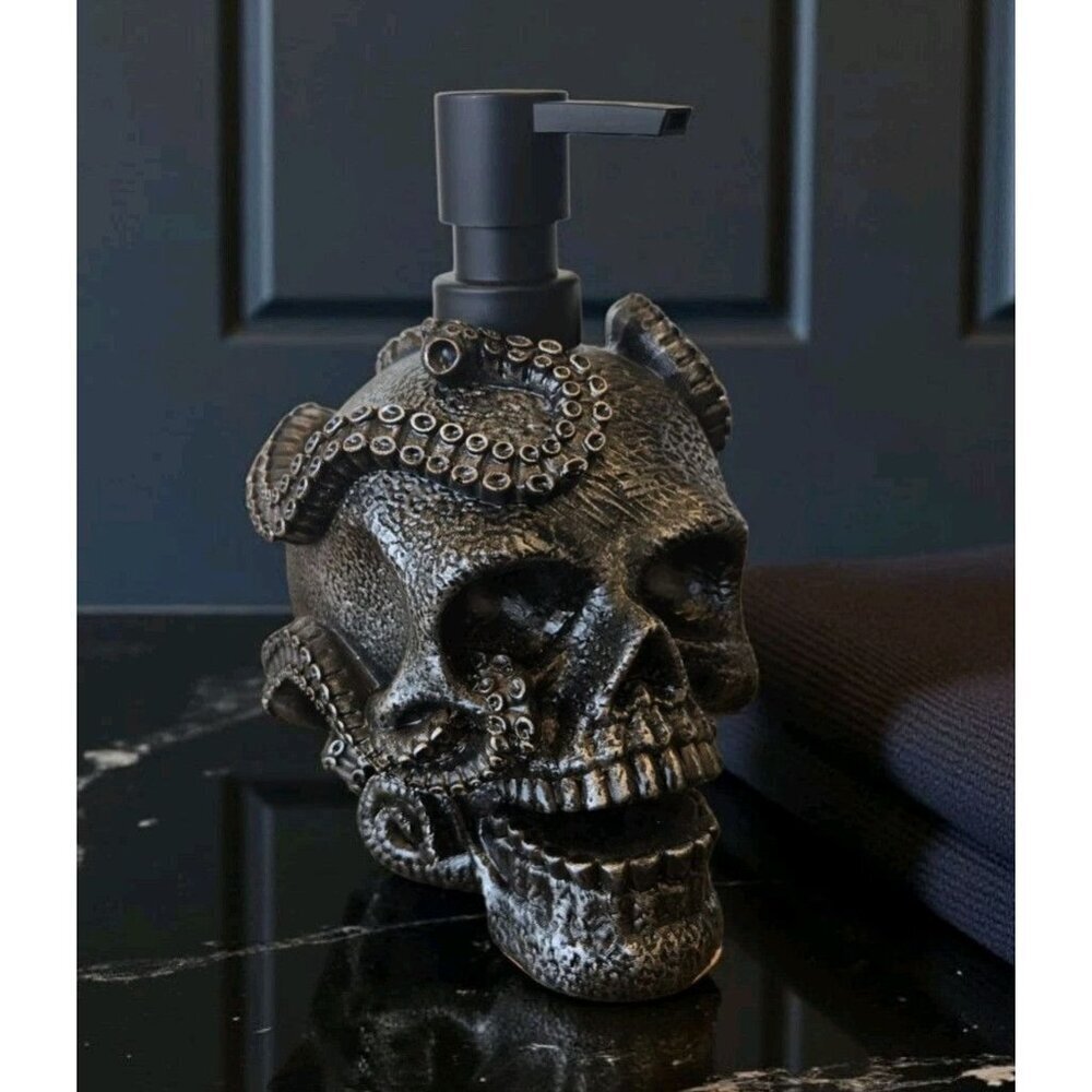 New Black Skull W / Snakes Halloween Soap Dispenser Spooky Decoration